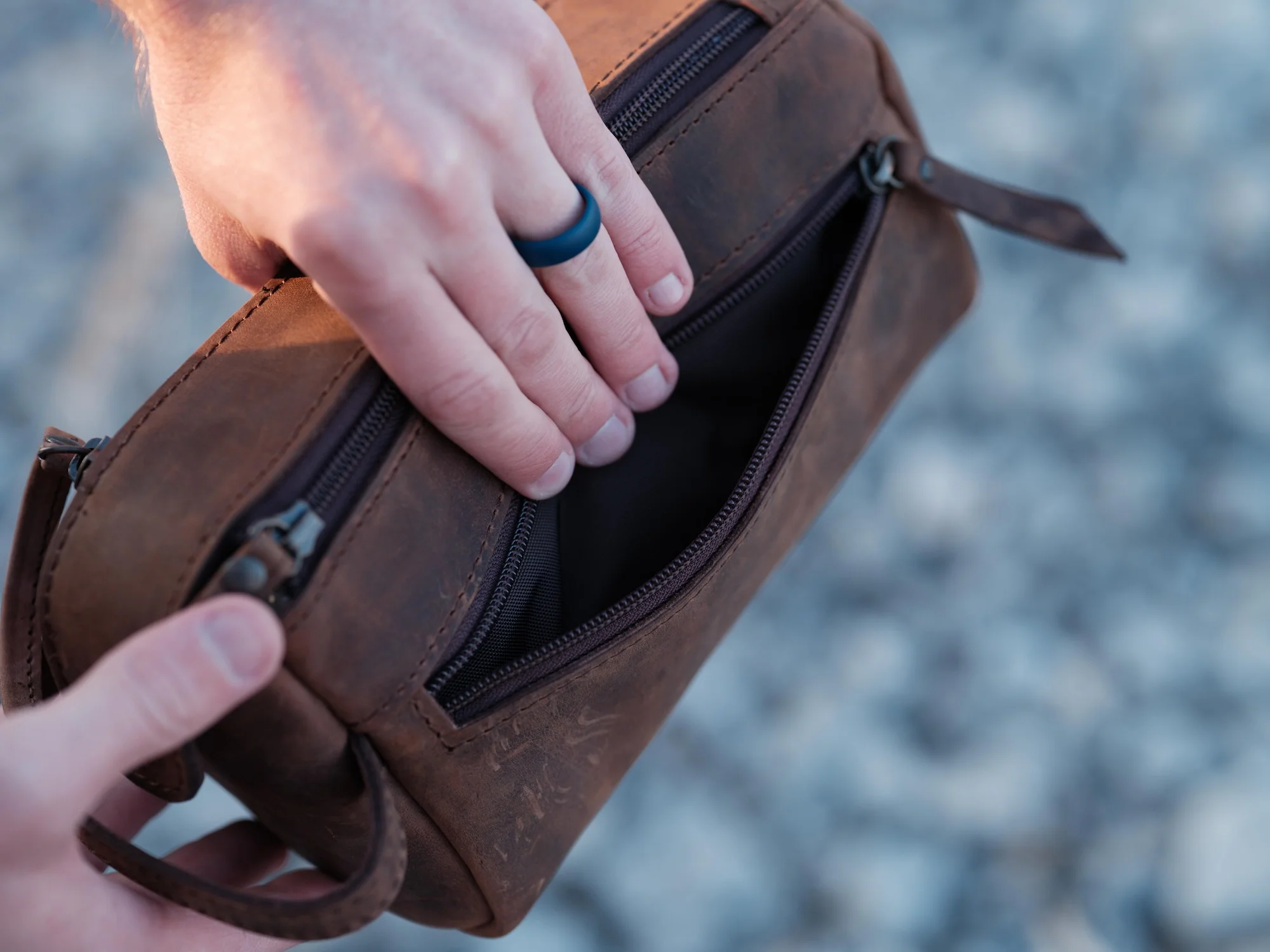 Yukon Toiletry Bag - Image 10